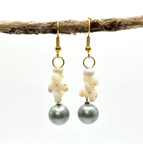 NIIHAU SHELL + SILVER GREY PEARL EARRING