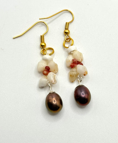 NIIHAU SHELL HELECONIA PEARL DANGLE EARRING
