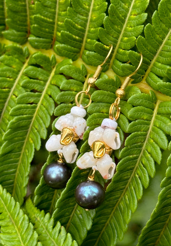NIIHAU BLACK PEARL AND GOLD EARRINGS